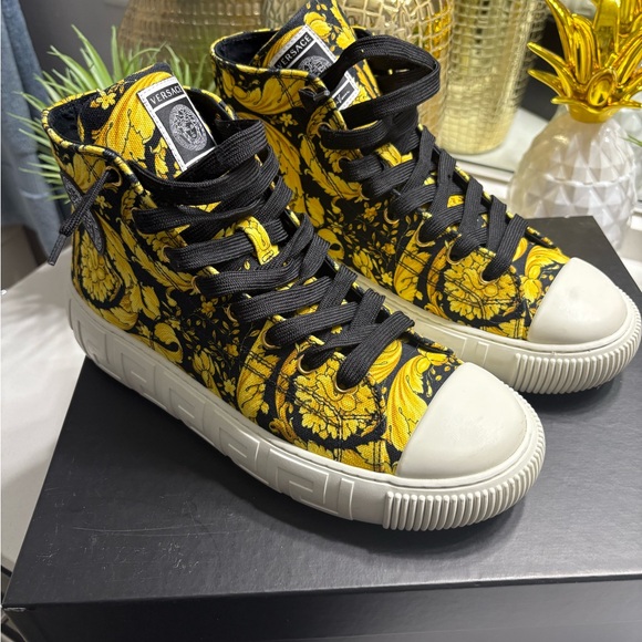 VERSACE Black Gold Canvas Barocco
High Top Sneakers - Picture 1 of 11
